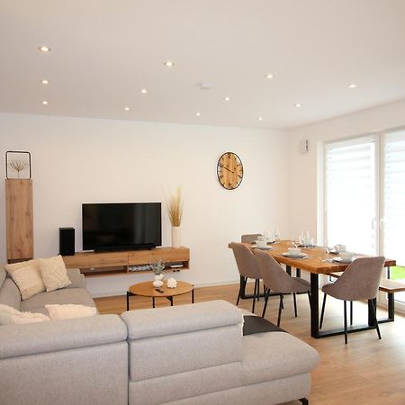 Apartment Mit Voll Ausgestatetter Kueche, Badewanne, Balkon, Parkplatz Vor Dem Haus, Ruhig Gelegen, Ada4 쿨름바흐 외부 사진