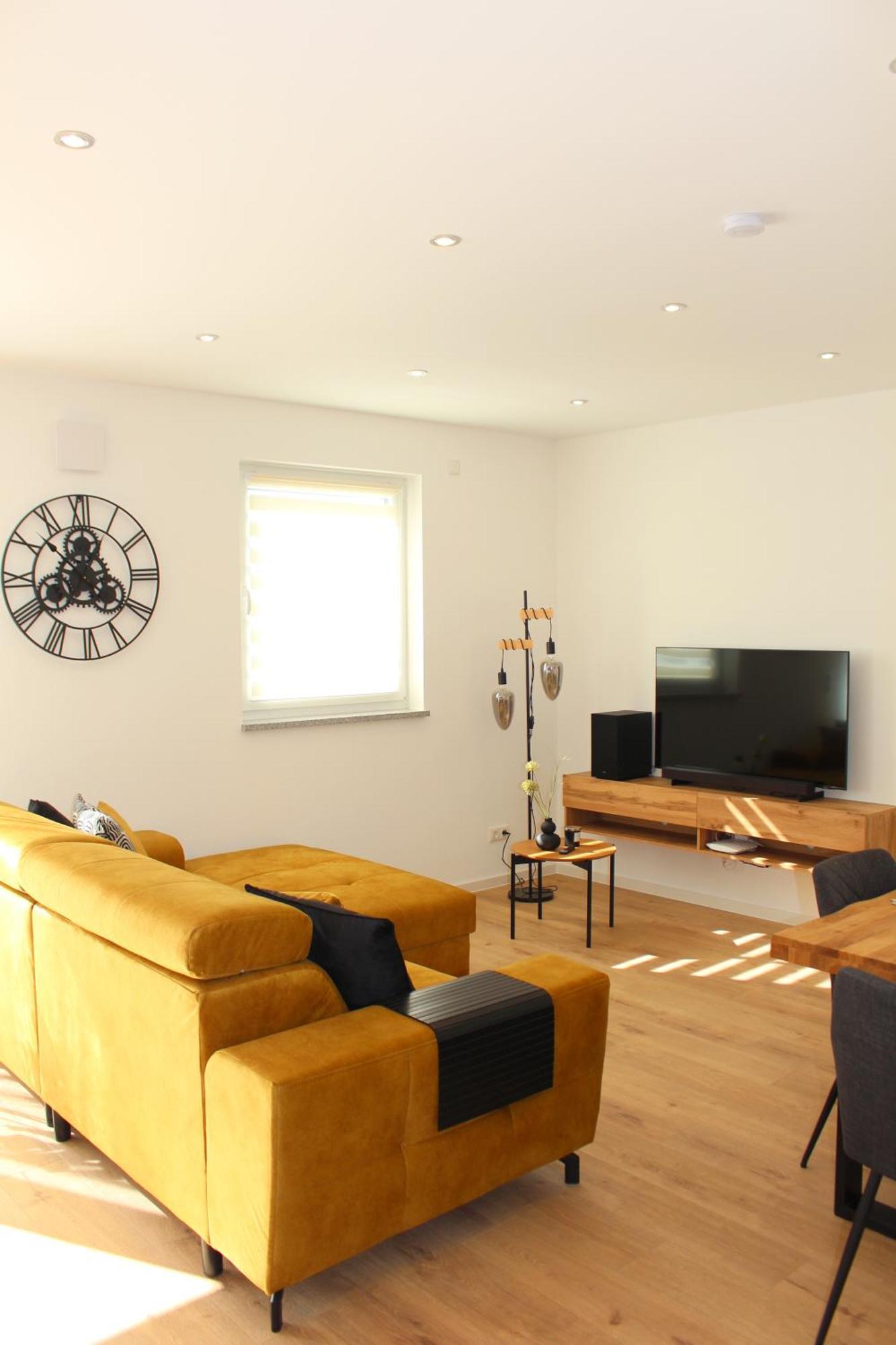 Apartment Mit Voll Ausgestatetter Kueche, Badewanne, Balkon, Parkplatz Vor Dem Haus, Ruhig Gelegen, Ada4 쿨름바흐 외부 사진