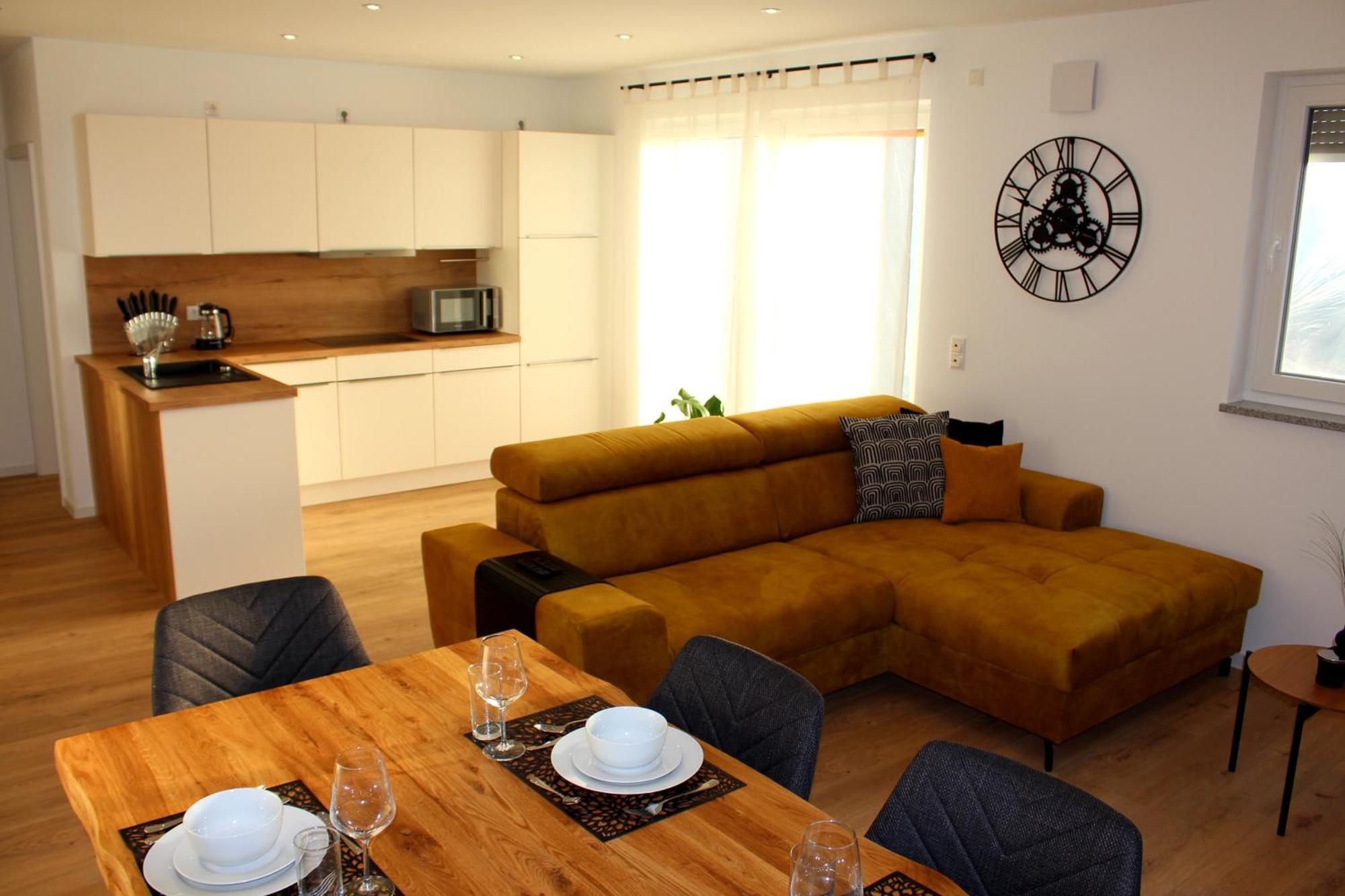 Apartment Mit Voll Ausgestatetter Kueche, Badewanne, Balkon, Parkplatz Vor Dem Haus, Ruhig Gelegen, Ada4 쿨름바흐 외부 사진