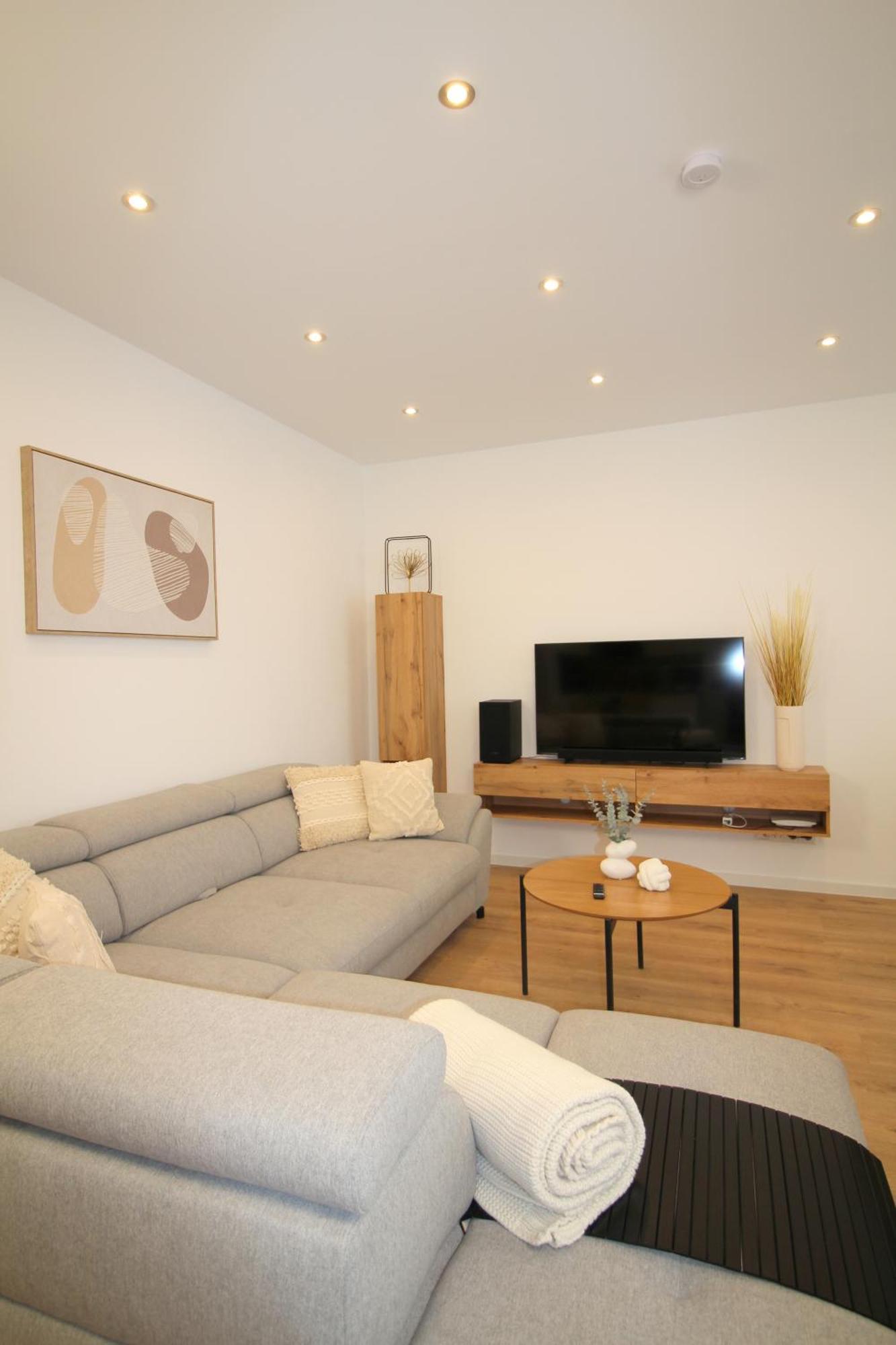 Apartment Mit Voll Ausgestatetter Kueche, Badewanne, Balkon, Parkplatz Vor Dem Haus, Ruhig Gelegen, Ada4 쿨름바흐 외부 사진