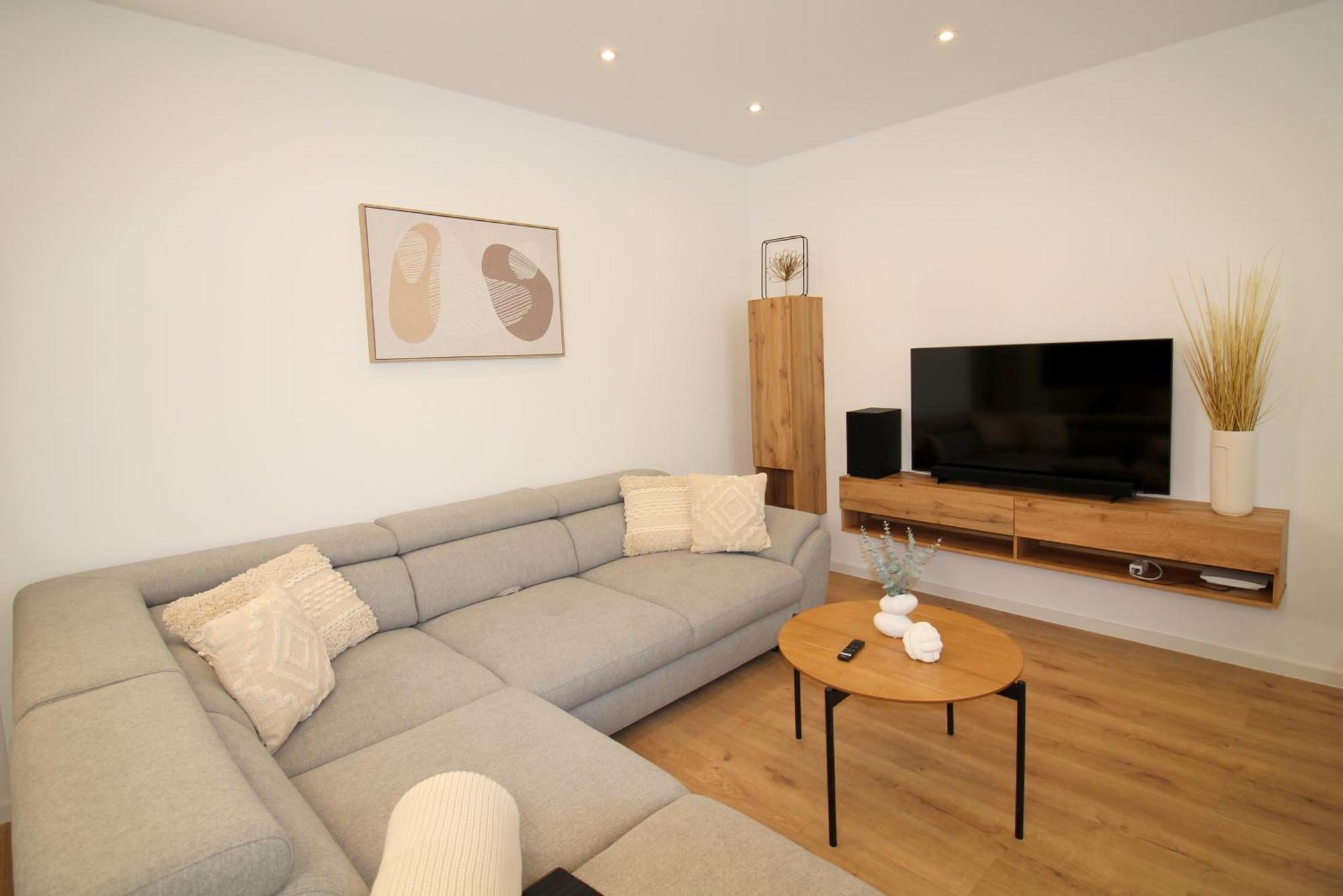 Apartment Mit Voll Ausgestatetter Kueche, Badewanne, Balkon, Parkplatz Vor Dem Haus, Ruhig Gelegen, Ada4 쿨름바흐 외부 사진